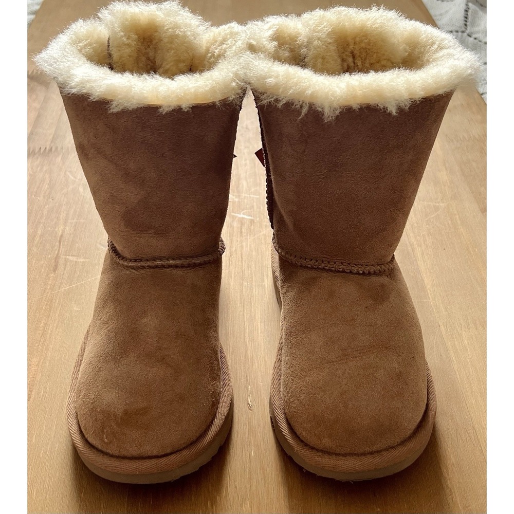 UGG Bailey Bow Boots Youth Sz 13 Chestnut Shearling Lined Soft Warm Kids Girls - Picture 2 of 7